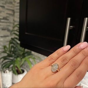 SOLD ✨ 
14k diamond oval ring